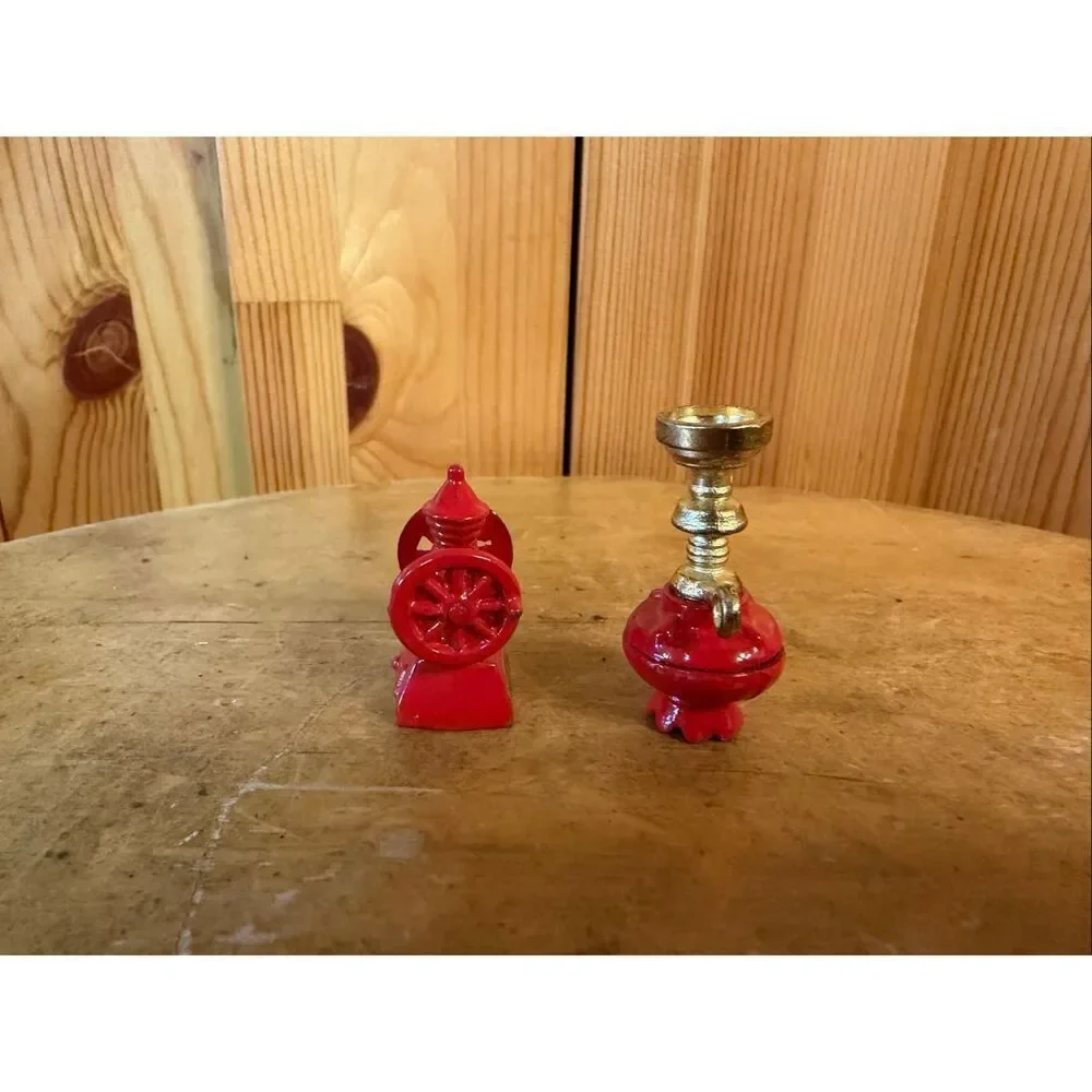 Dollhouse Miniatures Coffee Grinder & Lamp Accessories Lot (6701)